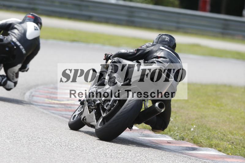 /Archiv-2025/24 08.06.2025 TZ Motorsport ADR/Gruppe gruen/backside